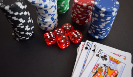 maneras de jugar poker clasico